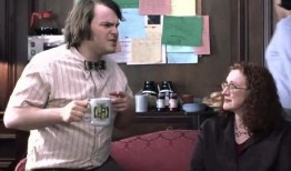 校长跟老师吃瓜,校园生活趣味横生