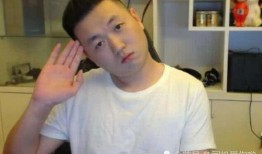 卖瓜郝哥嘴里吃的什么,揭秘卖瓜郝哥的美食秘籍