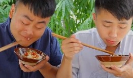 松松和二毛吃瓜,一场舌尖上的狂欢