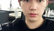 帅哥吃瓜哭了图片,一场吃瓜引发的感人瞬间