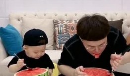 夏天父亲吃瓜大赛,父子同台竞技，吃瓜大赛一触即发！