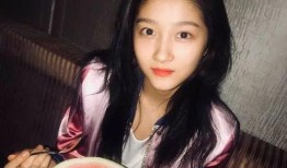 她发个吃瓜,她为何成为吃瓜群众热议焦点？