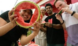 吃瓜网留学生,揭秘海外留学生活与网络热点