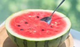 勺子吃瓜怎么吃,解锁夏日清凉新姿势