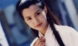 姑姑户外吃瓜,姑姑与瓜果共度悠闲时光