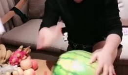 520小姐姐吃瓜,一场甜蜜的吃瓜盛宴