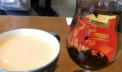 新疆奶茶店吃瓜