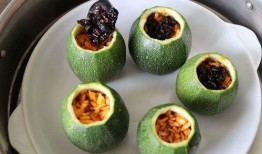 小蛤蟆吃瓜,小蛤蟆的夏日瓜果盛宴