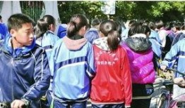 吃瓜红校服,吃瓜红校服的潮流魅力