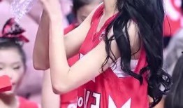 吃瓜女神球场小说,球场风云，爱情与梦想的交织