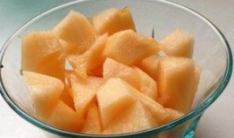脖子痛可不可以吃哈密瓜,哈密瓜能缓解不适吗？