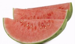 吃瓜的时候男友也在吃瓜,男友与我共享吃瓜时光