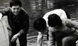 张艺谋片场吃瓜视频,吃瓜视频揭秘拍摄现场欢乐瞬间