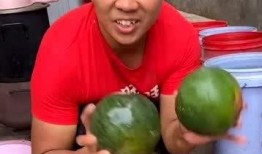 吉林小伙吃瓜,揭秘东北特色美食背后的故事