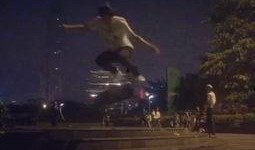 滑板女孩吃瓜,一场别开生面的街头盛宴