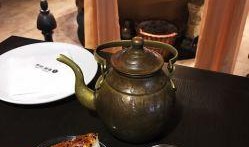 新疆奶茶店吃瓜