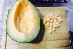 吃哈密瓜可以吃猪肝吗,健康搭配的饮食新主张