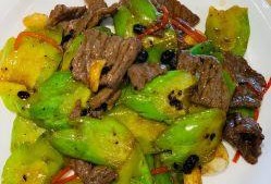 大鹅吃瓜视频,揭秘动物界的“娱乐圈”趣闻