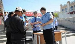 吃瓜群众握手比心,共度欢乐时光