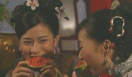 古装剧中吃瓜,揭秘古装剧中的吃瓜文化