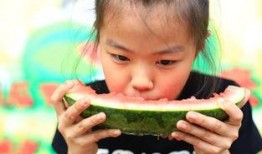 路过的吃瓜婆娘,揭秘街头八卦背后的故事