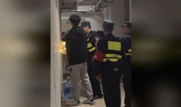 女生寝室复习吃瓜